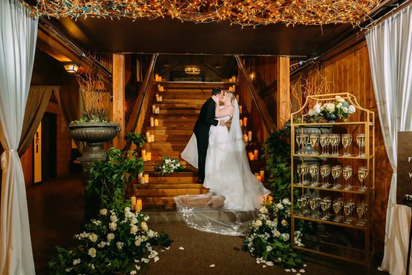 The Lord Hill Farms Wedding Venue Guide
Lord Hill Farms Wedding: A Photographer's Guide to the Venue Lord Hill Farms is one of those venues where we show up every single time and still find something new to love about the light - especially outdoors (indoors can be a bit of a doozy, but that's why you want to make sure you hire someone who brings in their own lighting - and not just the flash they attach to their camera)....
https://gsquaredweddings.com/lord-hill-farms-wedding-photographer-guide/?utm_source=instagram-business&utm_medium=jetpack_social