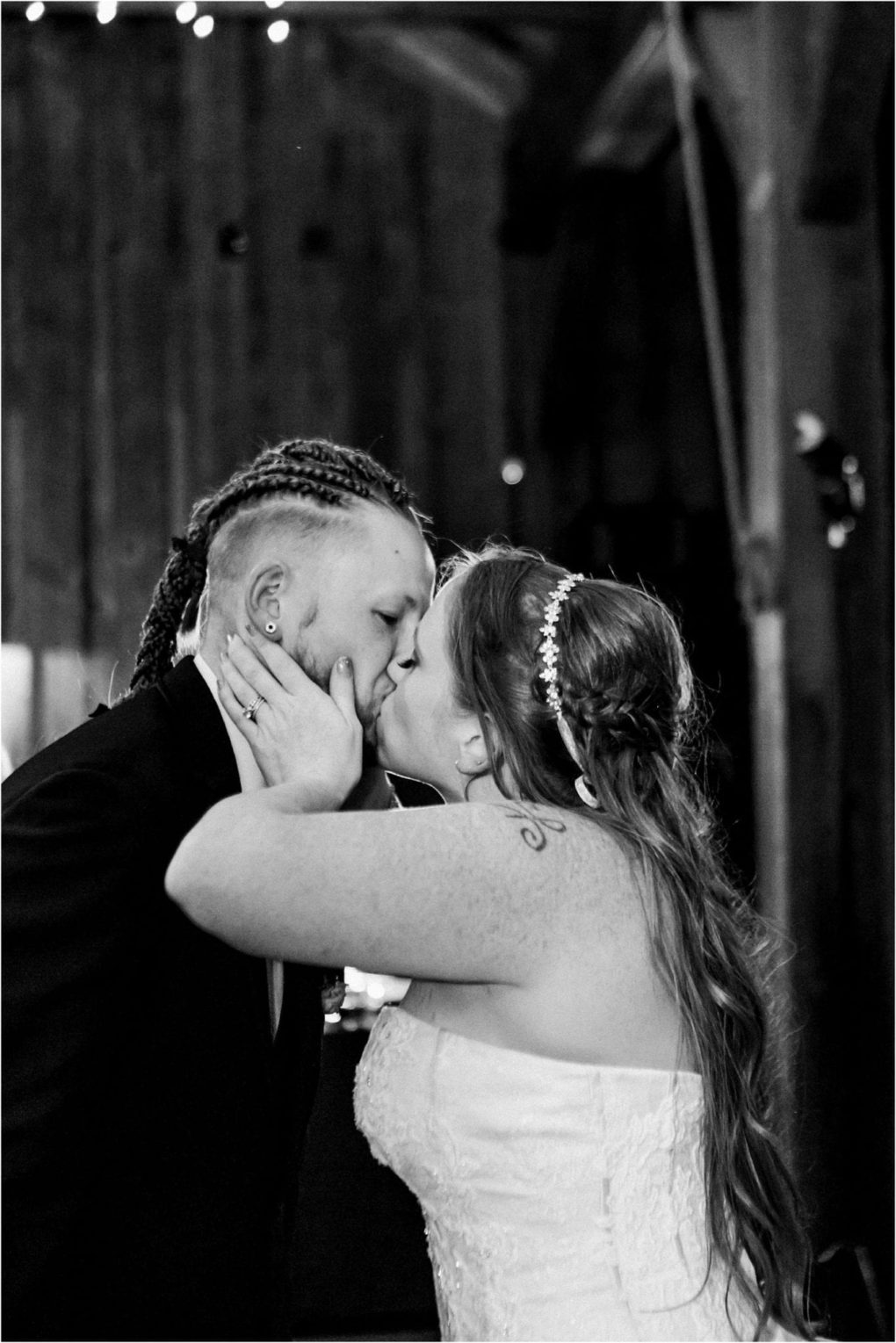 Premier snohomish & seattle wedding photographer | gsquared weddings photography a bride and groom share a passionate kiss during their snohomish wedding with the bride gently holding the grooms face Captured in black and white this moment highlights their love and intimacy | serving snohomish seattle                   & beyond