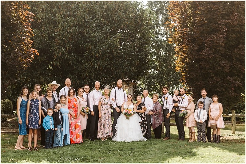 Premier snohomish & seattle wedding photographer | gsquared weddings photography a large group poses outdoors for a snohomish wedding photo The bride and groom stand at the center surrounded by family and friends in semi formal attire framed by trees and sunlight A perfect seattle engagement celebration | serving snohomish seattle                   & beyond