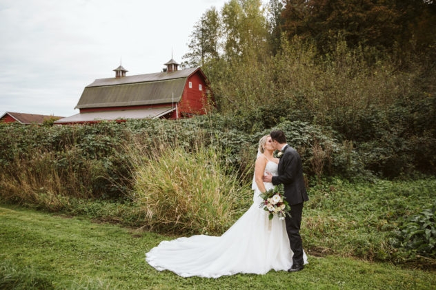 Wedding venue marionfield farm barn in arlington