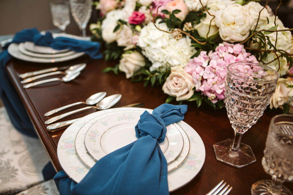 Head table wedding flowers by seattle and snohomish wedding florist pollen in love