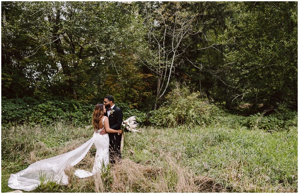 Sultan wedding at gray bridge event venue with bohemian flowers by pollen in love Sultan wedding at gray bridge event venue with bohemian flowers by pollen in love