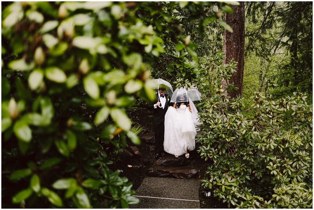 Rainy wedding at gray bridge venue in sultan wa snohomish wedding venue bride and groom with umbrella Rainy wedding at gray bridge venue in sultan wa snohomish wedding venue bride and groom with umbrella