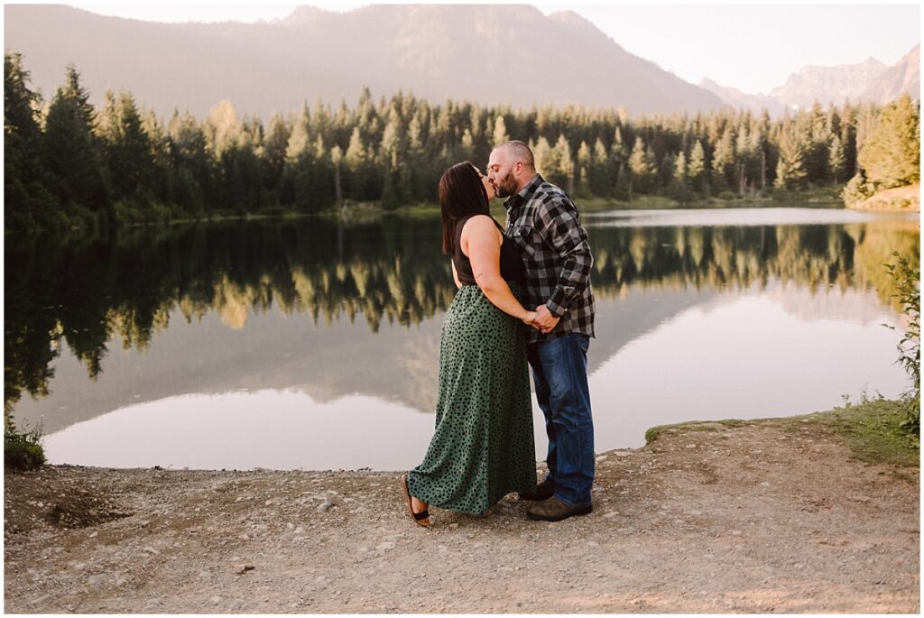 Sunset engagement session at gold creek pond on snoqualmie pass near seattle wa