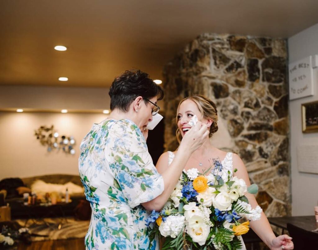 12 Ways to Honor Mom at Your Wedding