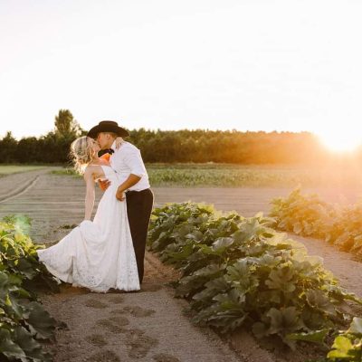 Crossroads at Thomas Family Farms Snohomish wedding photographer near me finding the best wedding photographer in seattle and snohomish washington state